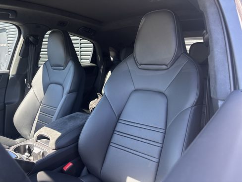 New 2026 Porsche Cayenne GTS AWD/4WD image 20
