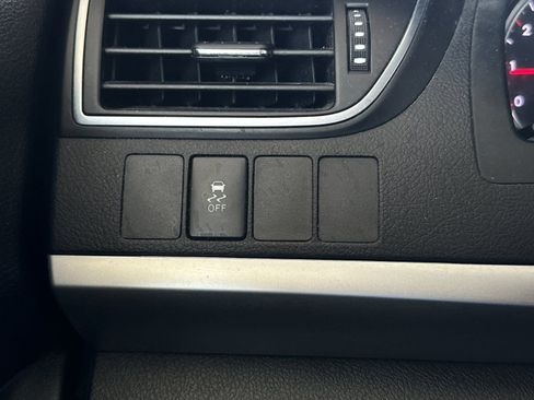 Used 2017 Toyota Camry SE image 24