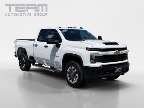 Used 2024 Chevrolet Silverado 2500 Custom w/ Custom Value Package AWD/4WD image 1