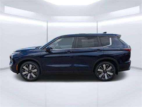 New 2025 Mitsubishi Outlander SE image 6