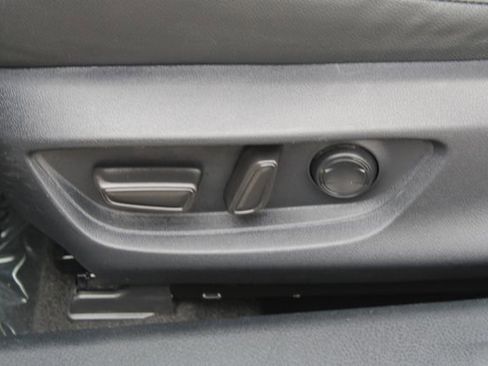 Used 2025 Toyota Camry SE image 28