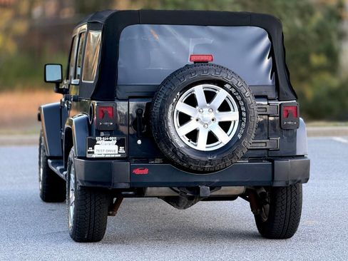 Used 2016 Jeep Wrangler Unlimited Sahara w/ Connectivity Group image 4