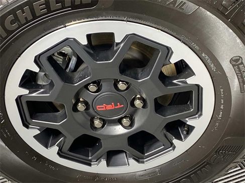 Used 2025 Toyota 4Runner TRD Off-Road image 13