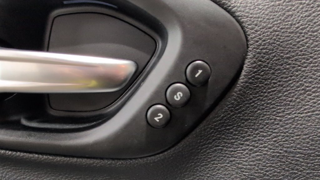 Used 2019 Jeep Cherokee Trailhawk AWD/4WD image 8