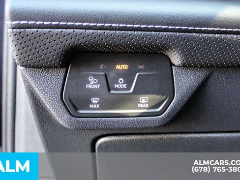 Used 2025 Volkswagen Atlas SE image 34