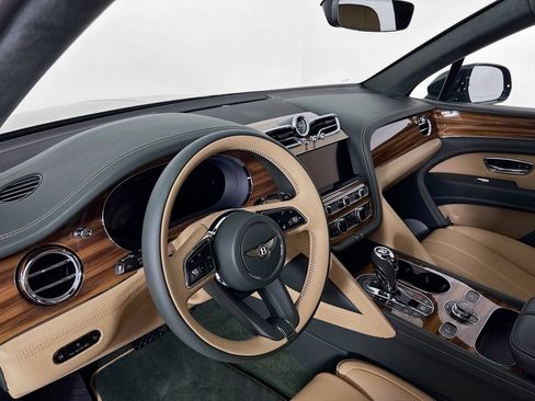 Certified 2025 Bentley Bentayga AWD/4WD image 11