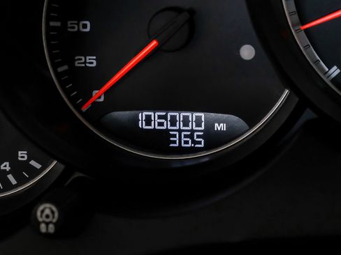 Used 2015 Porsche Cayenne Turbo w/ Premium Plus Package image 17