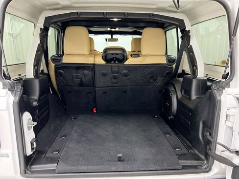 Used 2019 Jeep Wrangler Unlimited Sahara AWD/4WD image 24