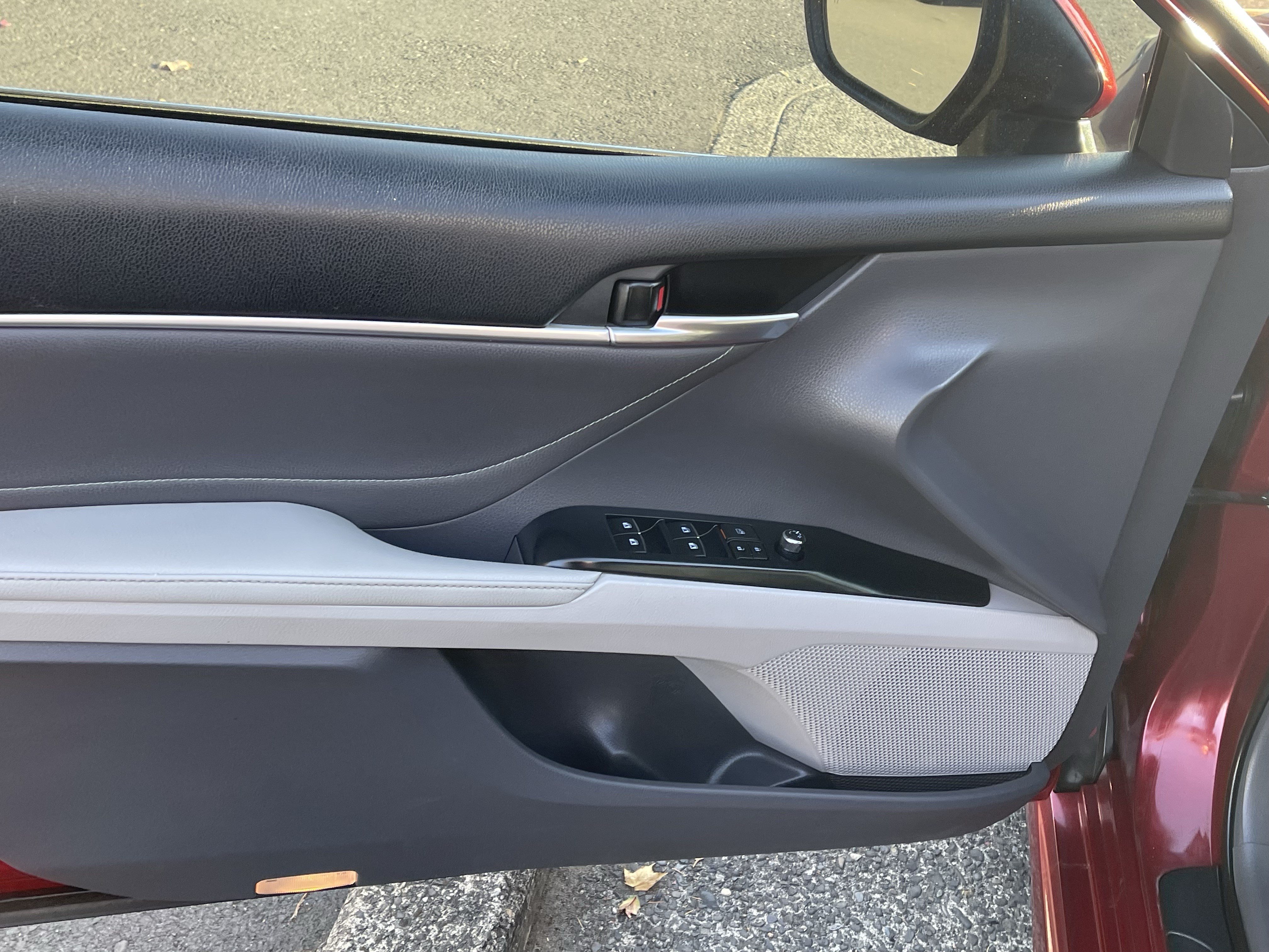 Used 2018 Toyota Camry XSE FWD image 16