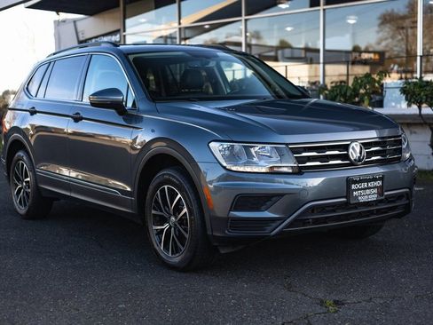 Used 2021 Volkswagen Tiguan SE w/ Panoramic Sunroof Package image 7