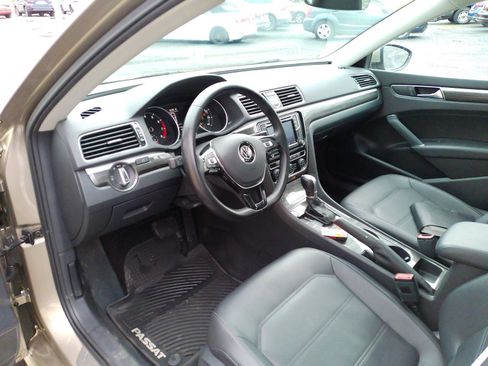 Used 2016 Volkswagen Passat 1.8T SE image 10