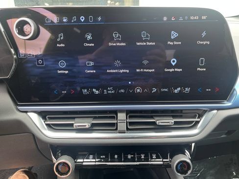 New 2025 Chevrolet Equinox EV LT w/ Convenience Package II AWD/4WD image 18