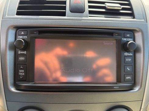 Used 2012 Toyota Corolla LE FWD image 30