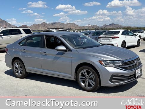 Used 2024 Volkswagen Jetta SE FWD image 1