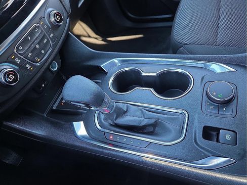 Used 2023 Chevrolet Traverse LT image 25