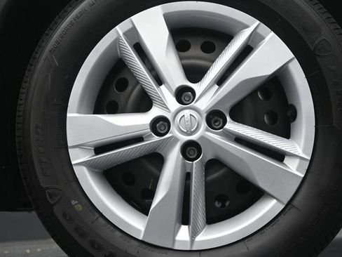 Used 2025 Nissan Kicks Play S FWD image 9