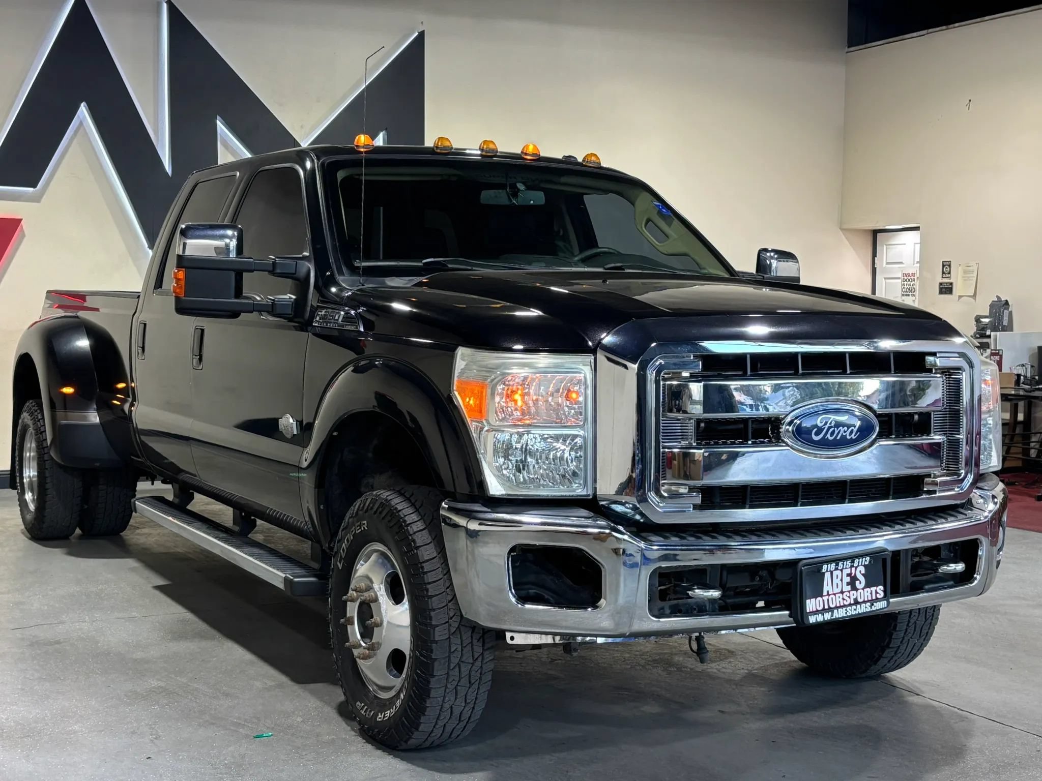 Used 2015 Ford F350 King Ranch w/ FX4 Off-Road Package AWD/4WD image 2