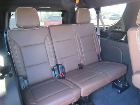 Used 2024 Chevrolet Suburban High Country w/ Advanced Technology Package image 37