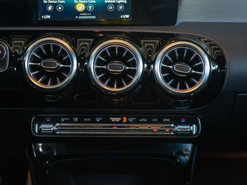 Used 2022 Mercedes-Benz CLA 250 image 24