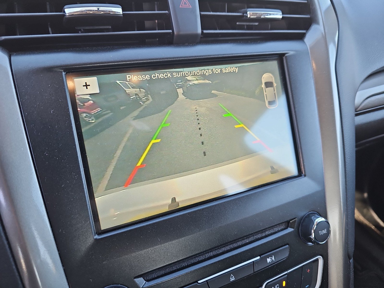 Used 2018 Ford Fusion SE FWD image 25