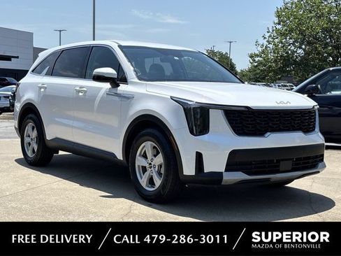 Used 2025 Kia Sorento LX FWD image 1