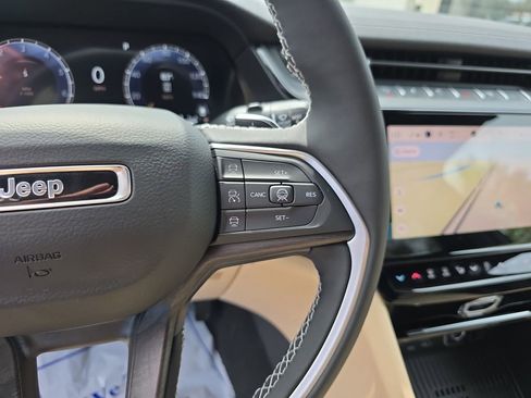 New 2026 Jeep Grand Cherokee L Limited w/ Luxury Tech Group II RWD image 24