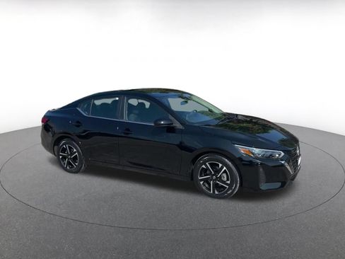 Used 2025 Nissan Sentra SV FWD image 2