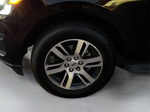 Used 2024 Ford Expedition XLT image 10