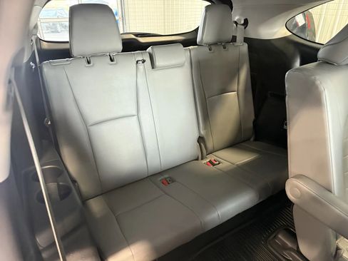 Used 2021 Toyota Highlander XLE AWD/4WD image 25