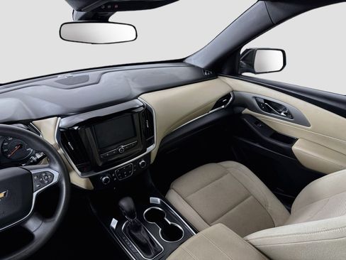 Used 2022 Chevrolet Traverse LS FWD image 23