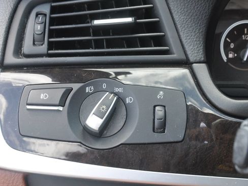 Used 2013 BMW 528i Sedan RWD image 34