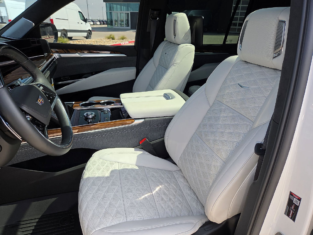Used 2025 Cadillac Escalade ESV Sport Platinum AWD/4WD image 16
