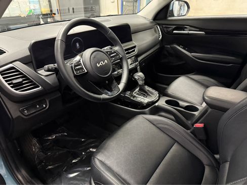 Used 2024 Kia Seltos EX image 9