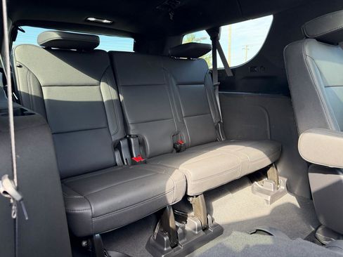 Used 2022 Chevrolet Suburban Z71 w/ Luxury Package image 28