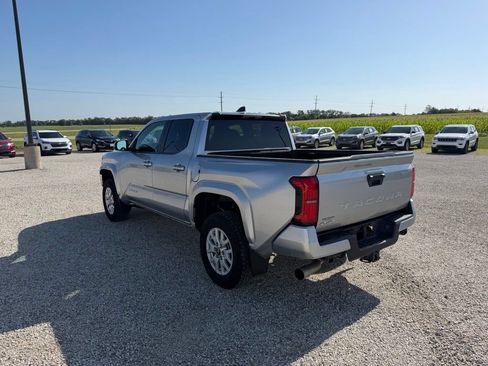 Used 2024 Toyota Tacoma SR5 AWD/4WD image 5