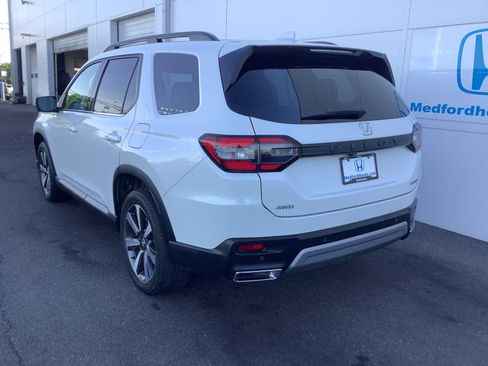 Used 2024 Honda Pilot Touring image 4