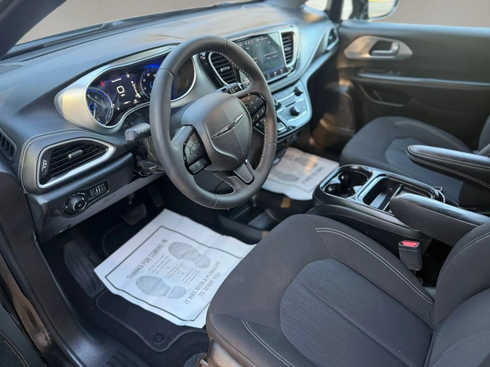 Used 2024 Chrysler Pacifica Touring FWD image 15
