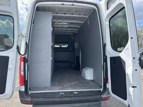 Used 2022 Mercedes-Benz Sprinter 2500 image 31
