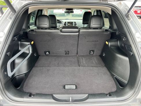 Used 2018 Jeep Cherokee Limited FWD image 15