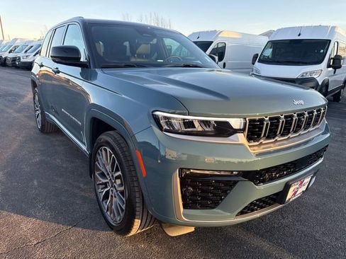 New 2026 Jeep Grand Cherokee Summit image 13