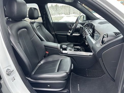 Used 2020 Mercedes-Benz GLB 250 GLB 250 image 24