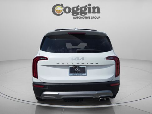 Used 2022 Kia Telluride SX w/ Towing Package FWD image 4