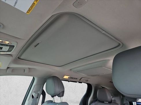 Used 2023 Toyota Sienna Limited AWD/4WD image 16
