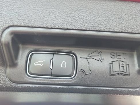 Used 2021 Ford Explorer XLT w/ Equipment Group 202A AWD/4WD image 13