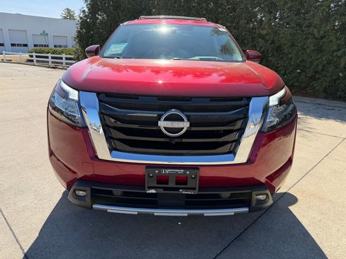 Used 2023 Nissan Pathfinder Platinum w/ Cargo Package AWD/4WD image 6