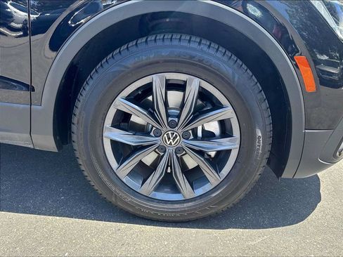 Used 2022 Volkswagen Tiguan SE AWD/4WD image 12