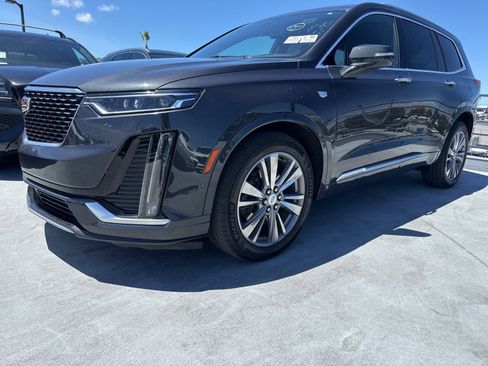 Used 2022 Cadillac XT6 Premium Luxury w/ Platinum Package AWD/4WD image 2