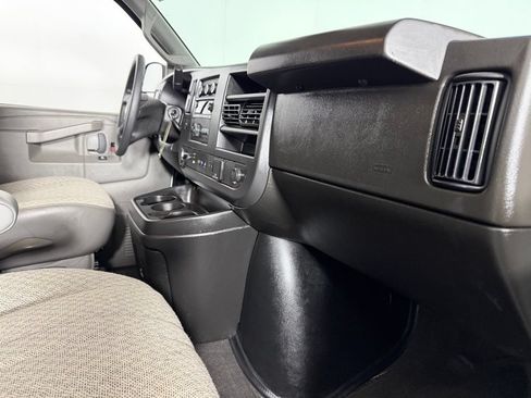 Used 2025 Chevrolet Express 3500 LT w/ LT Preferred Equipment Group RWD image 27