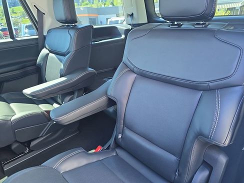 Used 2025 Ford Expedition Platinum w/ Driver's Package image 24