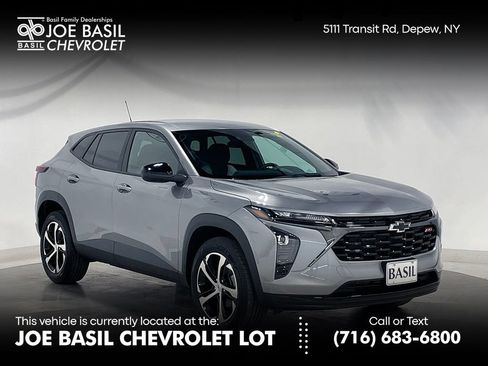 Used 2024 Chevrolet Trax RS FWD image 1